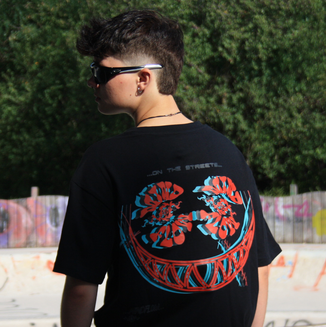 On the streets - "Smile" Tee Oversized